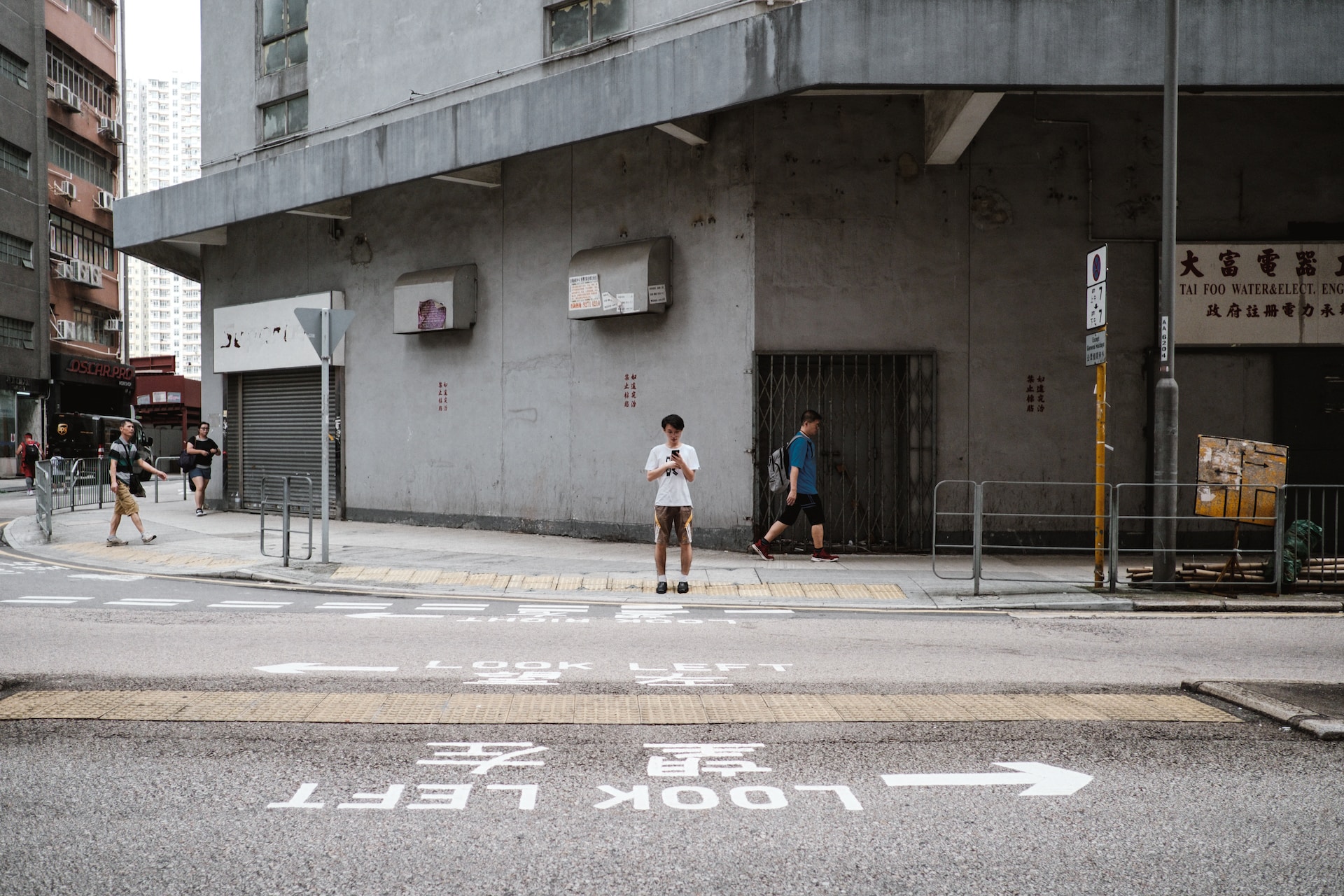 Red Lights at Hong Kong Crosswalks Are Helping Phone Zombies Cross the ...